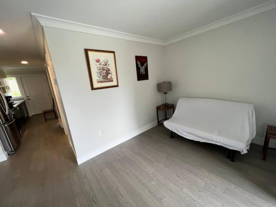 Brand New Constructed 1-Bedroom Townhouse ダンカン エクステリア 写真